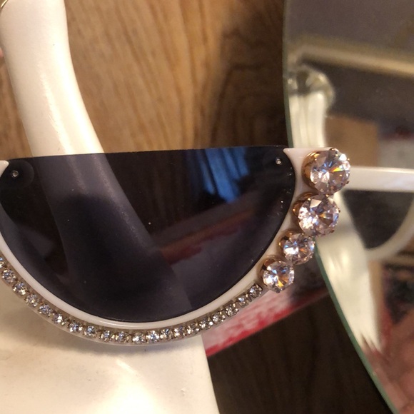 White Rhinestones UV400 Protection Women’s Sunglasses 🕶️ - Picture 10 of 17
